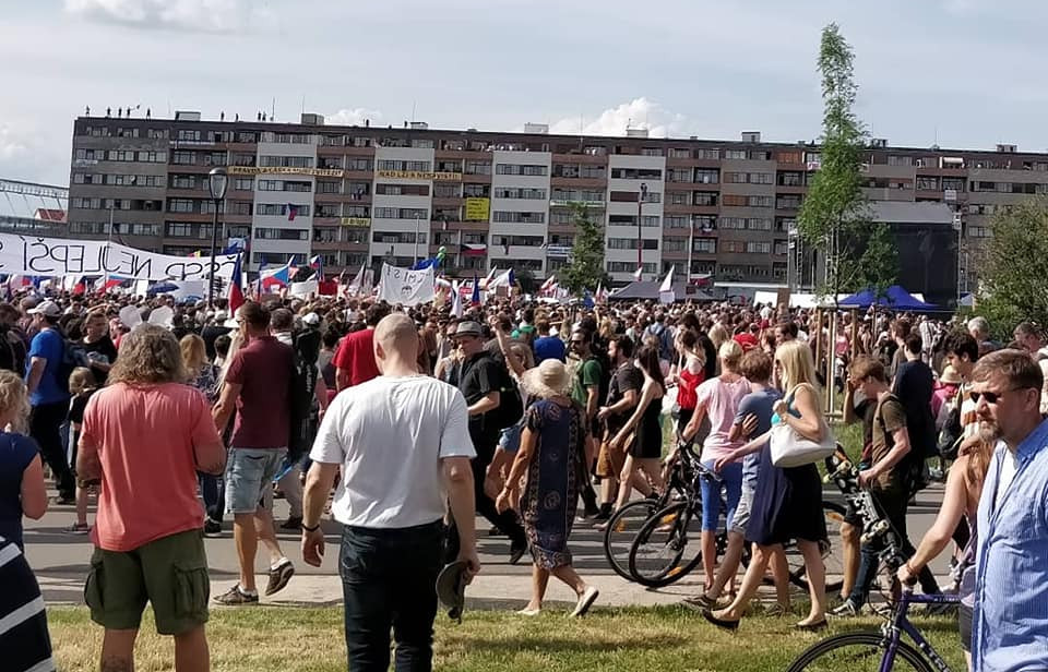 Na demonstraci na Letné